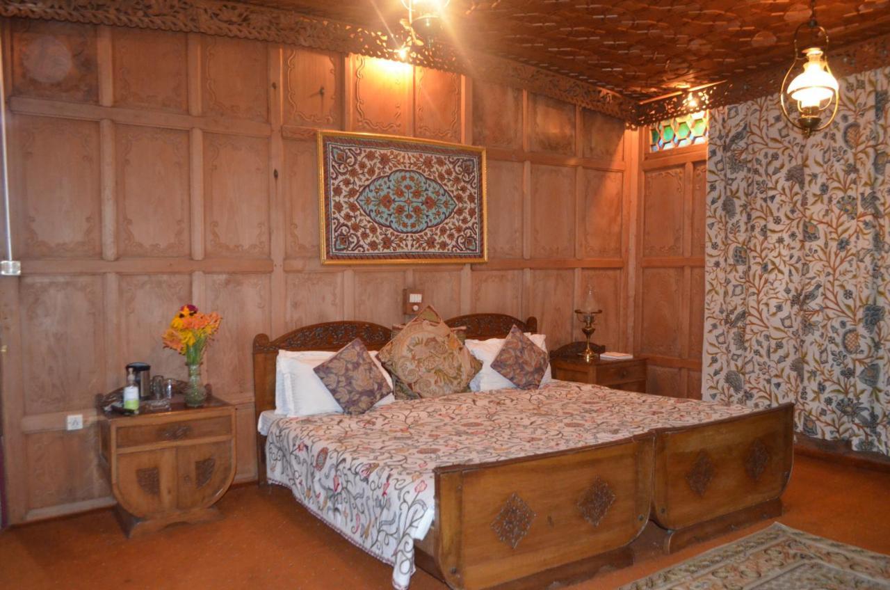 מלון Srīnagar New Alexandra Houseboats מראה חיצוני תמונה
