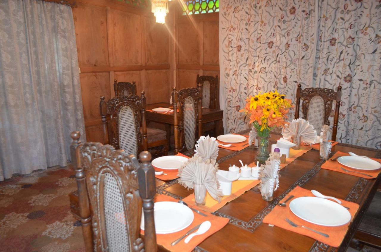 מלון Srīnagar New Alexandra Houseboats מראה חיצוני תמונה